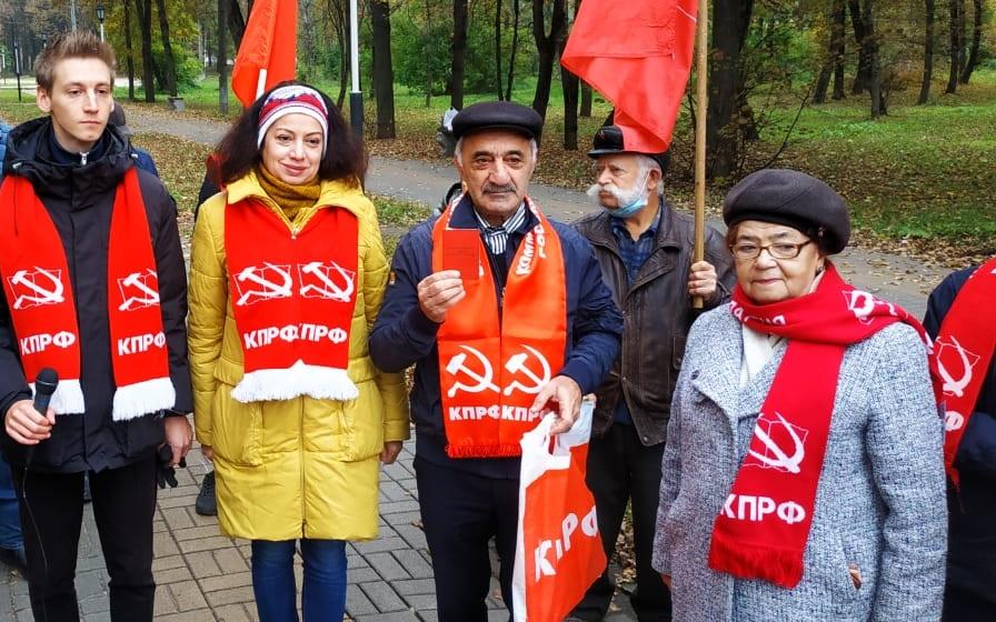 В Калуге прошел митинг в память о защитниках Советской Конституции
