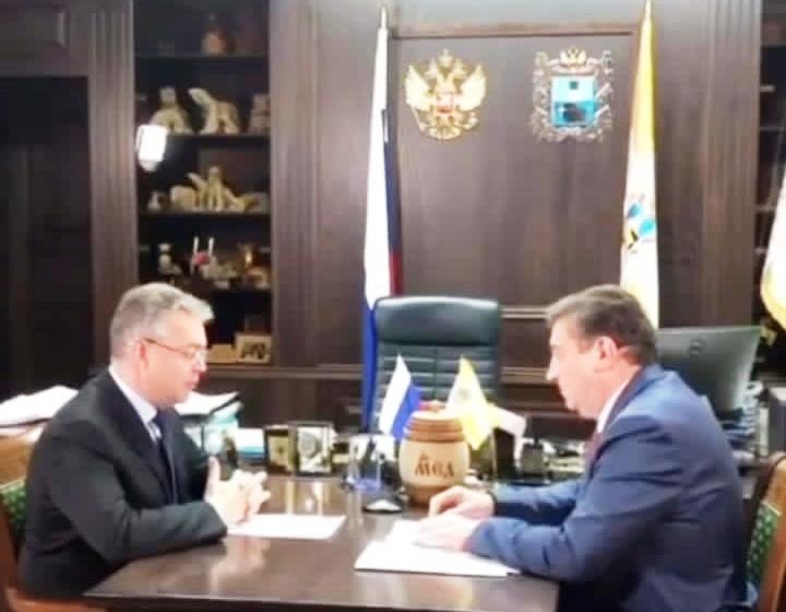 Лидер ставропольских коммунистов Виктор Гончаров представил губернатору наказы избирателей
