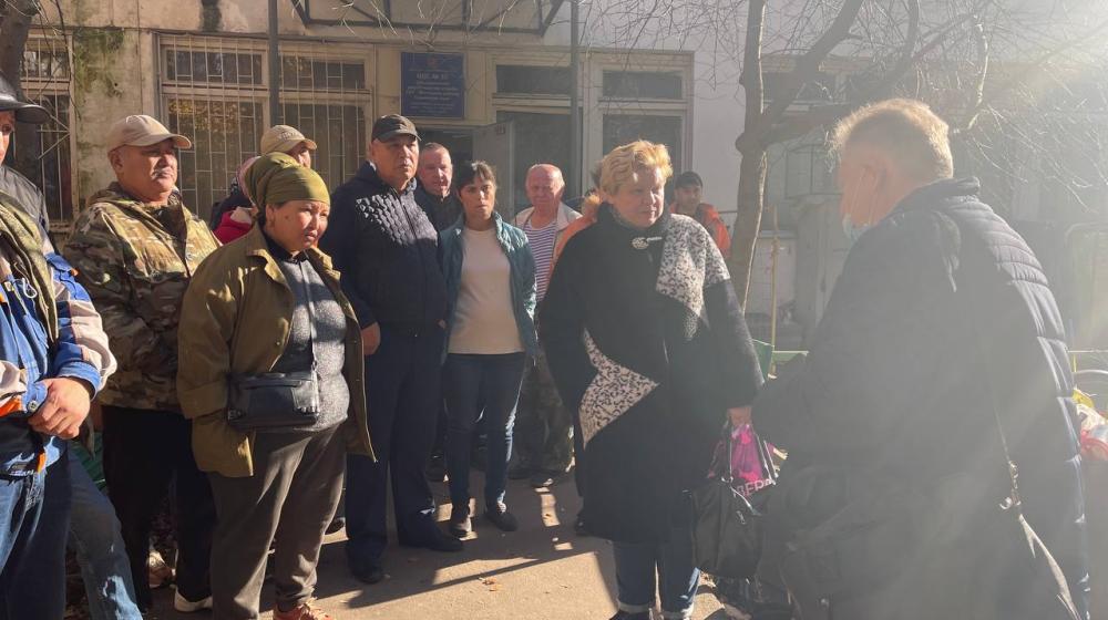 Москва. Народная приемная КПРФ в ВАО: Депутат Госдумы Сергей Обухов встретился с работниками «Жилищника», которым не выплачивают зарплату
