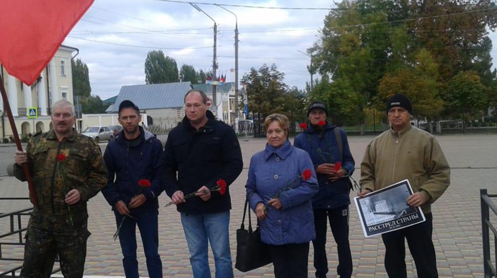 Тамбовские коммунисты провели траурные акции в День защитников советской власти