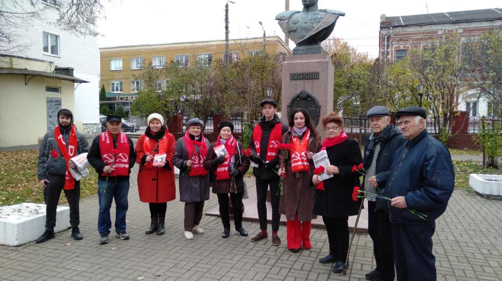 В Калуге состоялось возложение цветов в честь дважды героя Советского Союза А.Т. Карпова