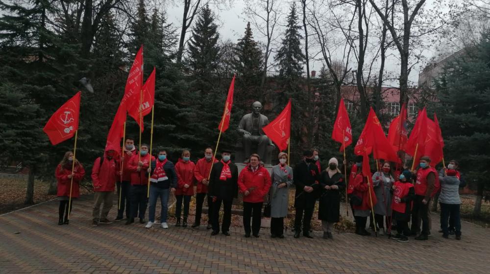 В Курске отметили 104-ю годовщину Великой Октябрьской социалистической революции
