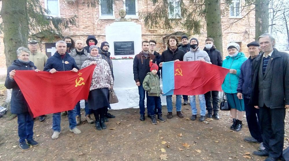 К 104-Й годовщине Великой Октябрьской социалистической революции в Тульской области коммунисты восстановили старейший бюст В.И. Ленину