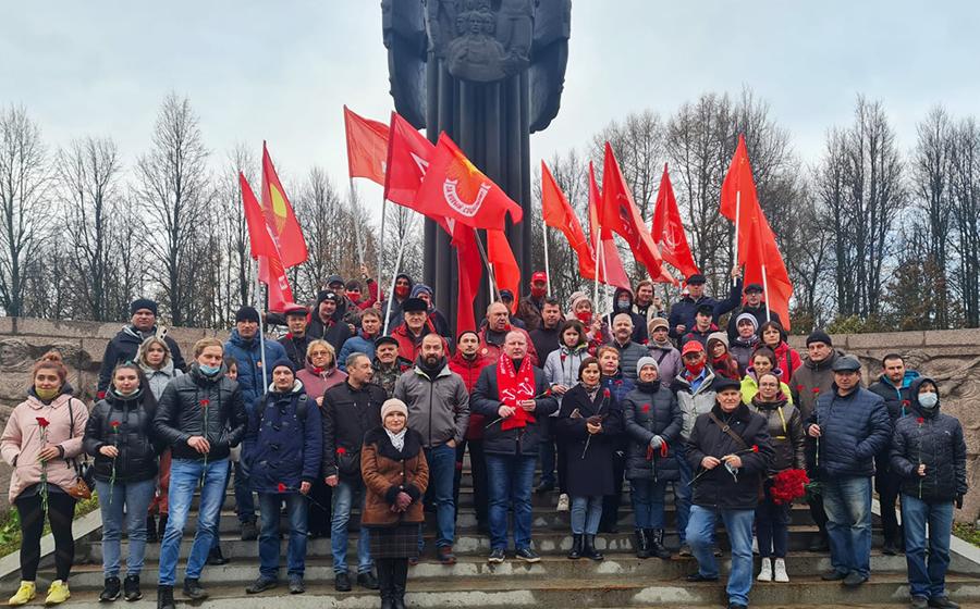 Коммунисты Ивановской области отметили 104-ю годовщину Великого Октября