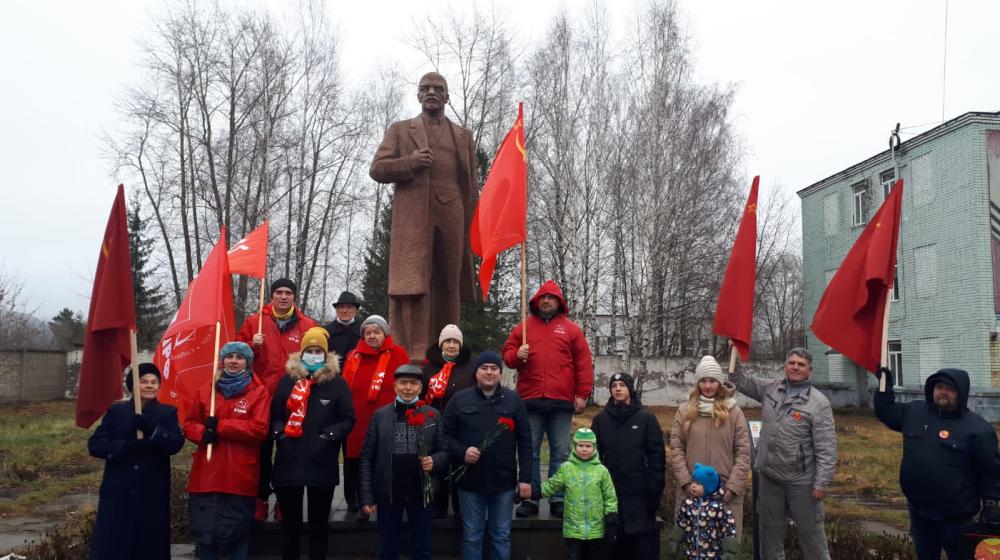 Прикамские коммунисты торжественно отметили 104-ю годовщину Великого Октября