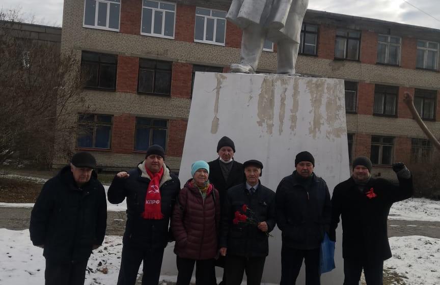 Коммунисты Омской области достойно отмечают День Великого Октября