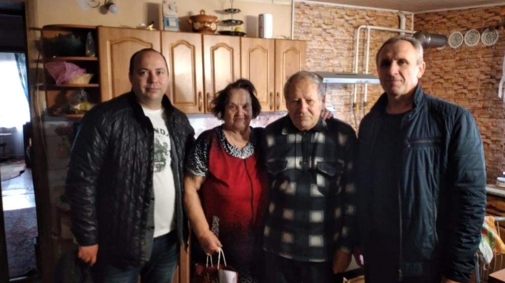Воронежская область. С 60-летием семейной жизни супругов Глебовых поздравил депутат Госдумы Сергей Гаврилов