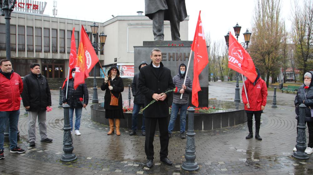 Годовщину Великой Октябрьской социалистической революции отметили в Калининграде