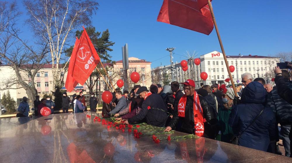 В Южно-Сахалинске полиция задержала участников праздничного мероприятия в день Великой Октябрьской Социалистической Революции