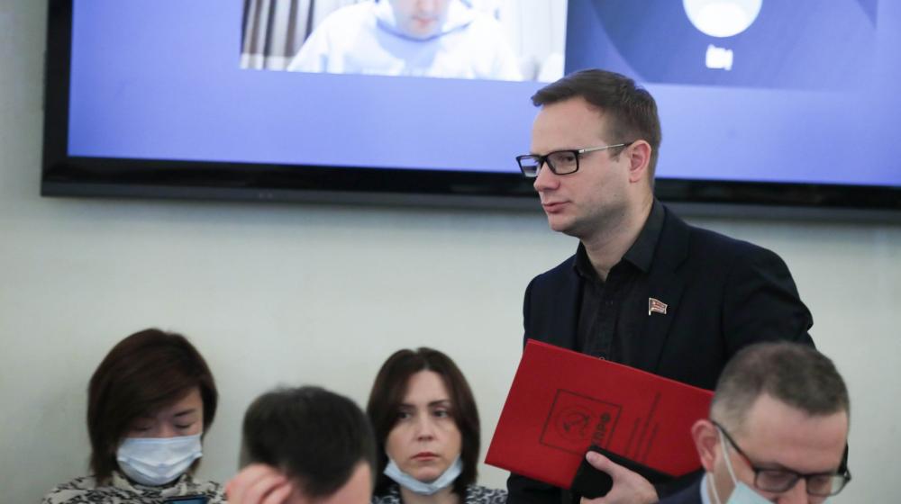 Лидер Ленинского Комсомола, депутат Госдумы Владимир Исаков выступил за гарантированное первое рабочее место