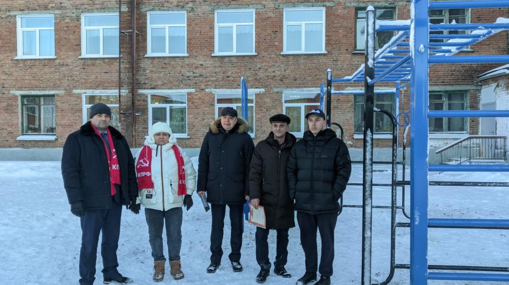 Свердловская область. "Месяц добрых дел" вместе с КПРФ
