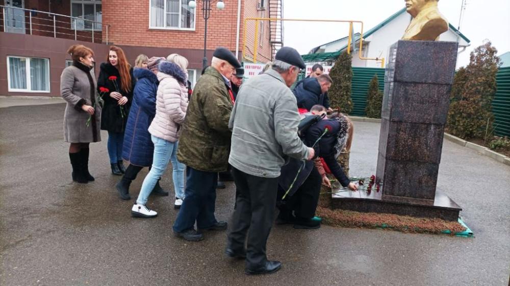 Ставропольский край. Почёт и цветы – Великому Вождю!