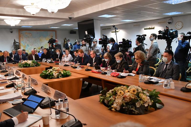 Половина победы. В Госдуме состоялась встреча фракции КПРФ с Голиковой, Мурашко и Поповой