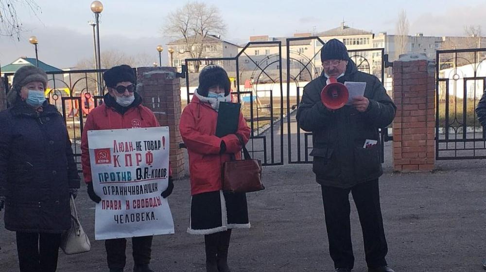 В Саратовской области при поддержке КПРФ прошло первое заседание инициативной группы по организации федерального референдума по QR-кодам
