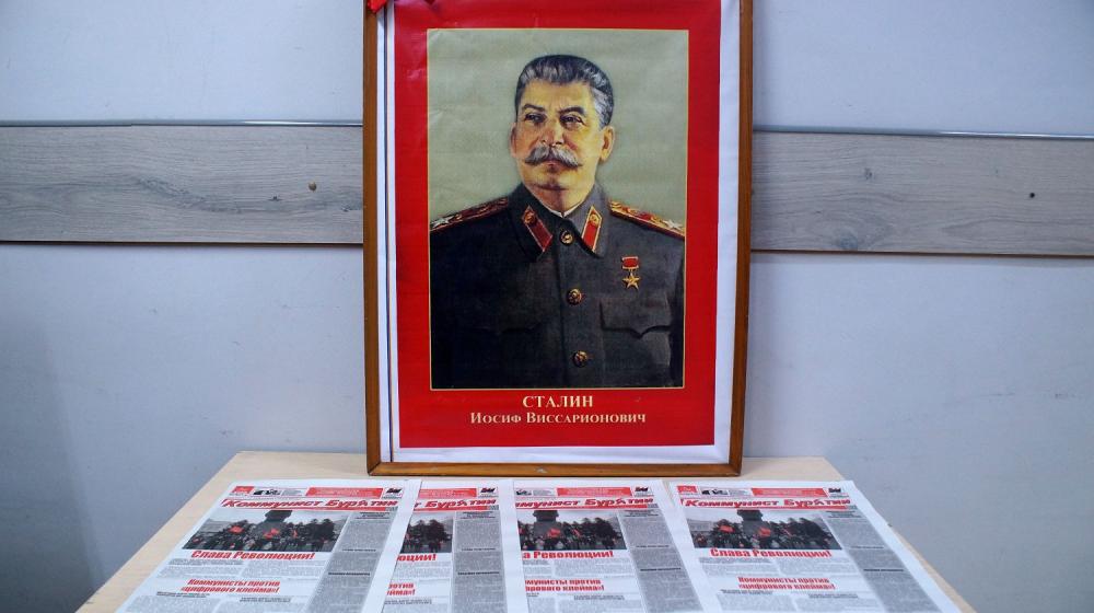 Республика Бурятия. Гвоздики товарищу Сталину