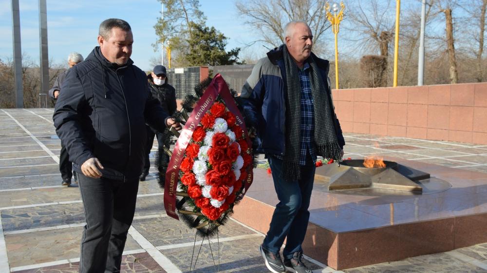 Коммунисты Калмыкии отметили День Неизвестного солдата