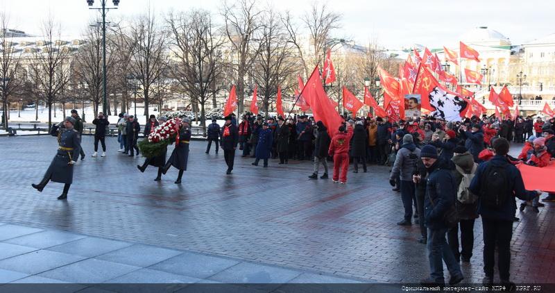 Возложение цветов в честь 80-летия начала контрнаступления советских войск под Москвой. Фоторепортаж