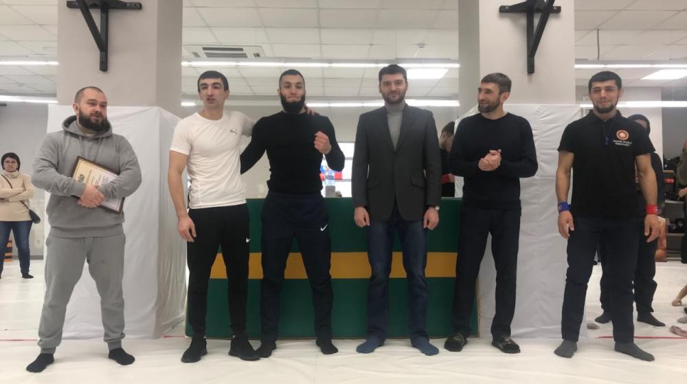Тюменские коммунисты  поздравили спортсменов с открытием  клуба единоборств
