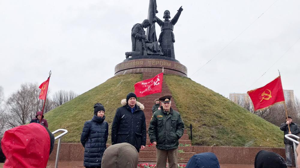 К 80-летию контрнаступления под Москвой коммунисты Чебоксар возложили цветы к Вечному огню