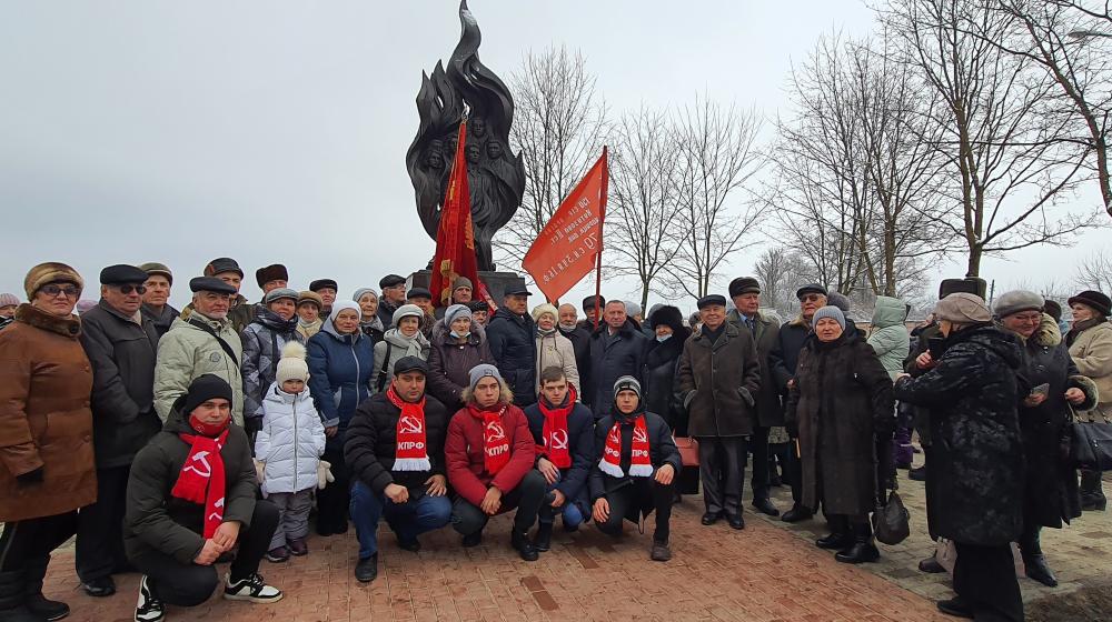 В городе Людиново Калужской области открыли памятник комсомольцам-подпольщикам