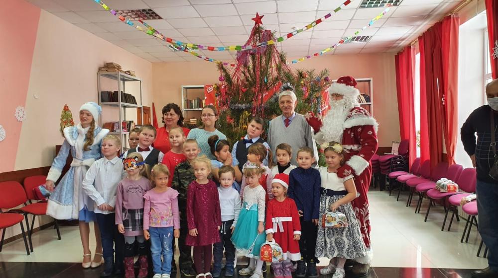 Новогодние каникулы белгородских и воронежских детей скрасила забота депутатов-коммунистов