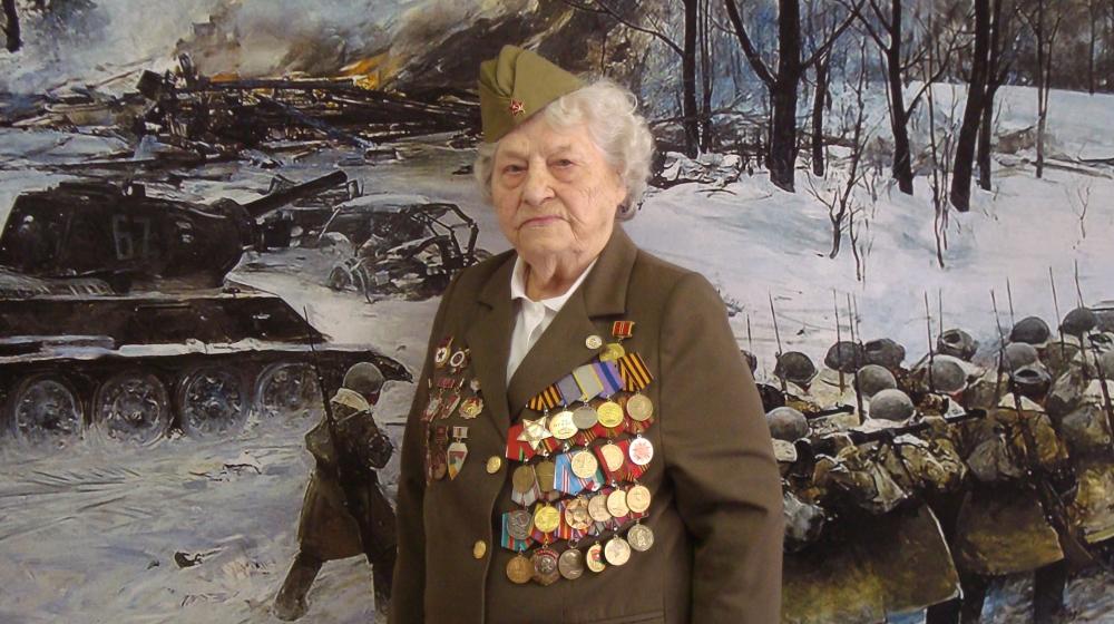Со 100-летием «железную бабушку» Марию Колтакову поздравил депутат Госдумы Сергей Гаврилов