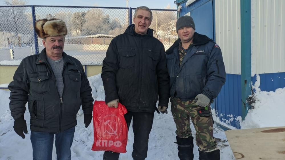 Подмосковные коммунисты: В период новогодних праздников все подарки от КПРФ доставлены по адресам