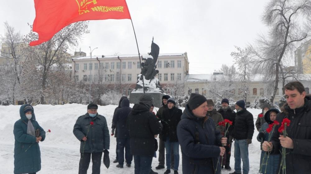 Саратовские коммунисты и комсомольцы почтили память В.И Ленина