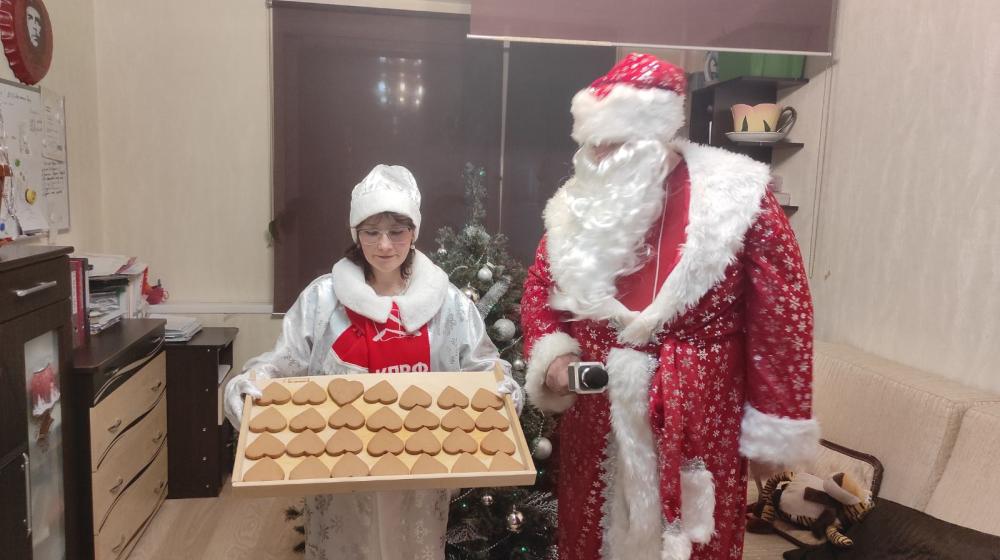 Ямало-Ненецкий автономный округ. В Новом Уренгое коммунисты поздравили маленьких горожан с Новым Годом