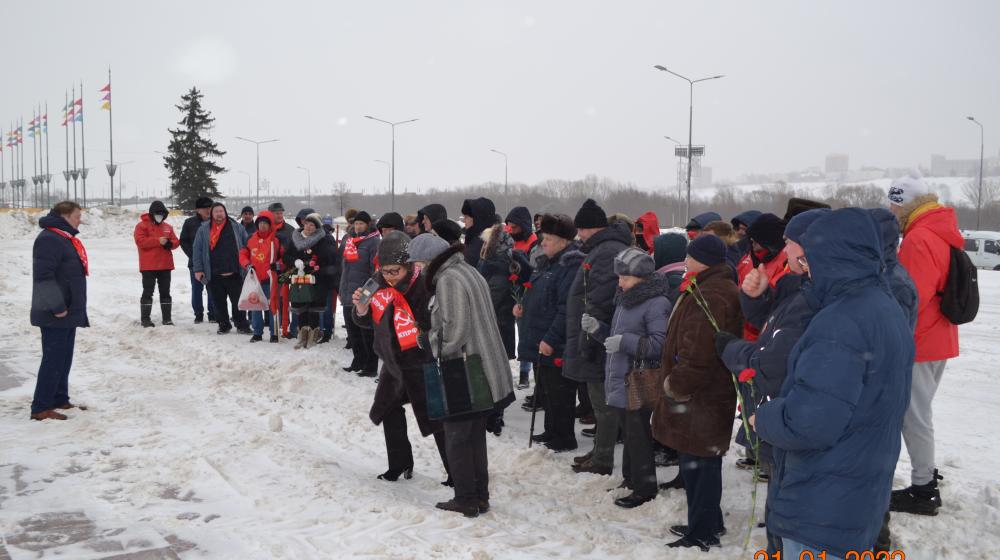 Нижегородские коммунисты провели возложение цветов к памятнику В.И. Ленина