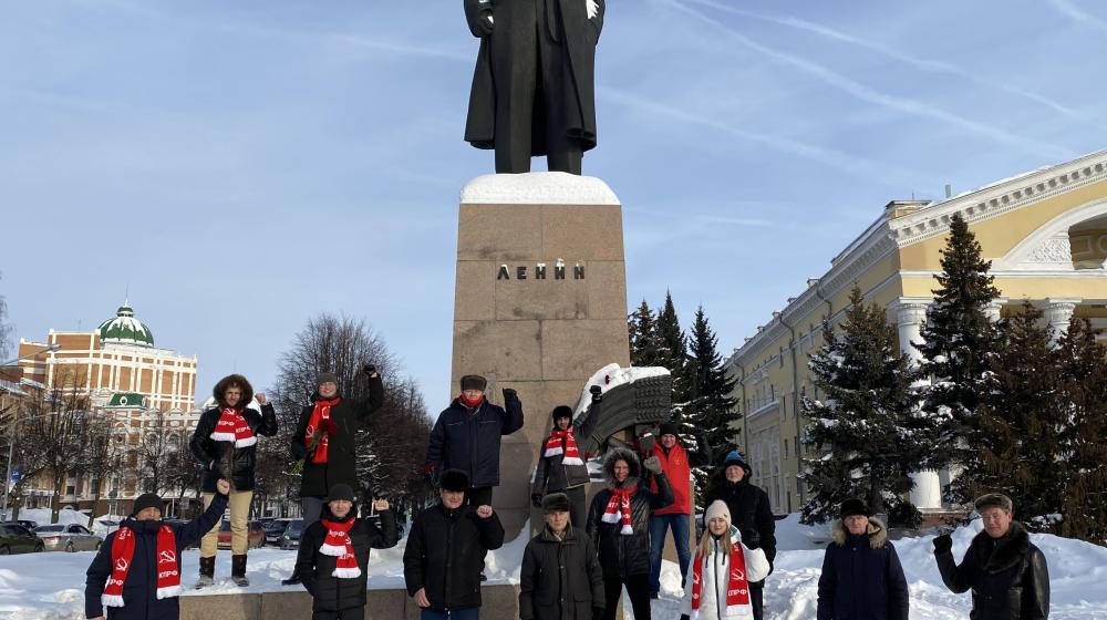 Коммунисты и комсомольцы Республики Марий Эл почтили память вождя мирового пролетариата Владимира Ильича Ленина!