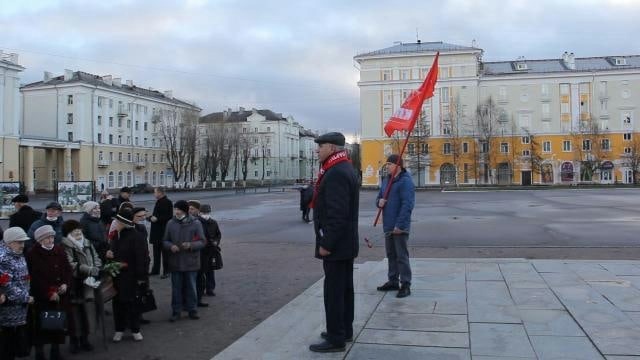 Архангельская область. Власть испугалась двух гвоздик для Ленина