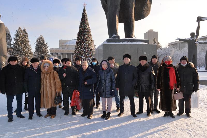Коммунисты Новосибирска почтили память Владимира Ильича Ленина