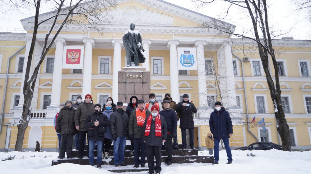 Псковские коммунисты почтили память В.И. Ленина