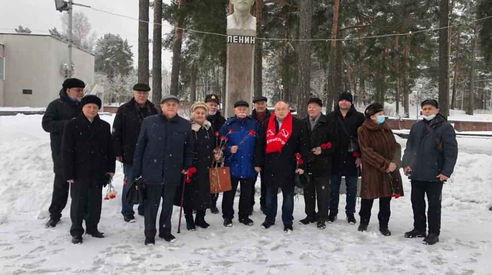 Ленинградская область. Вашим, товарищ, сердцем и именем…