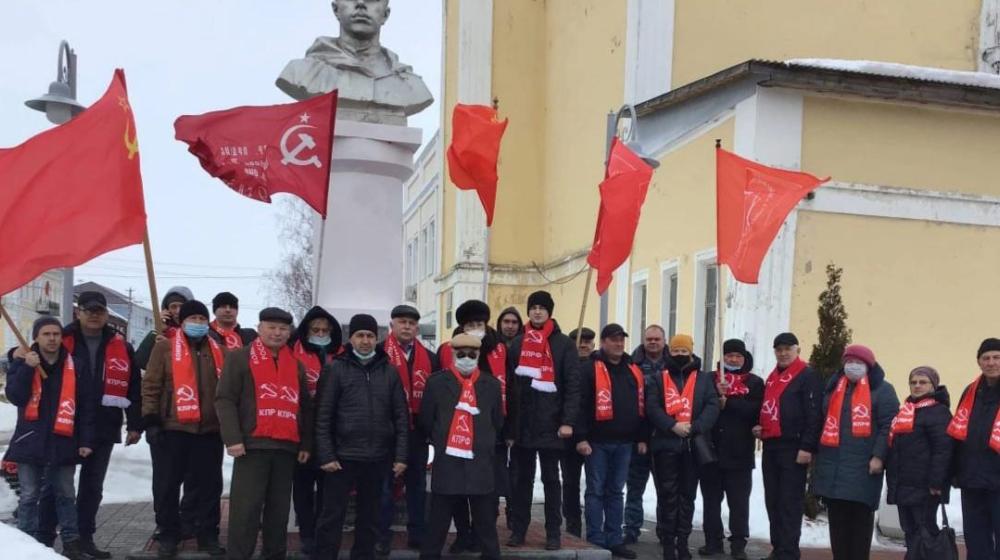 Рязанские коммунисты отметили День Советской армии