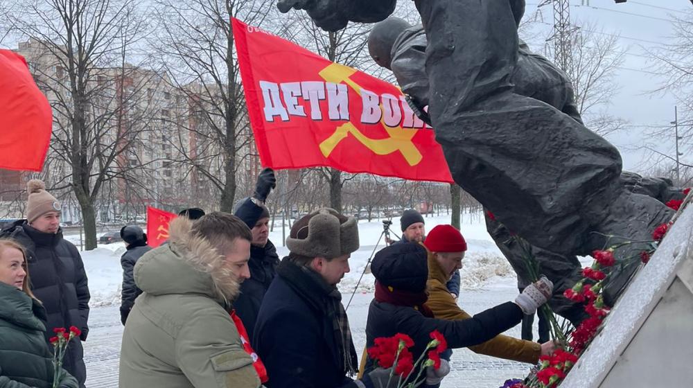 Коммунисты Ленинградской области отметили  104-ю годовщину создания Красной Армии