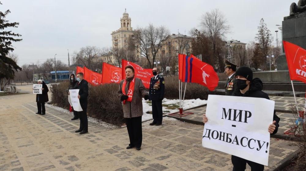 Сталинградские коммунисты провели праздничный митинг