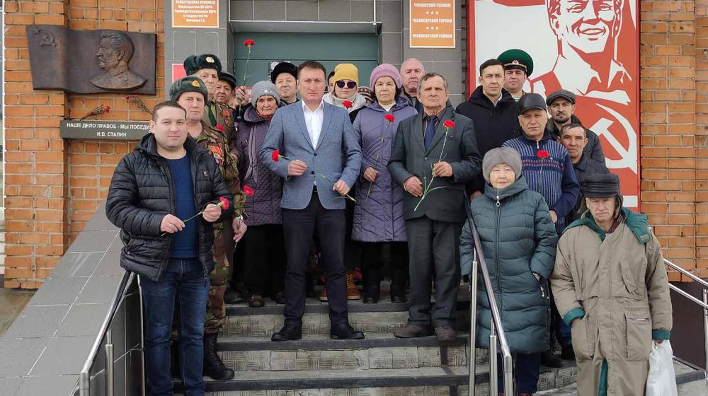 Чувашия. В Чебоксарах коммунисты почтили память И.В. Сталина
