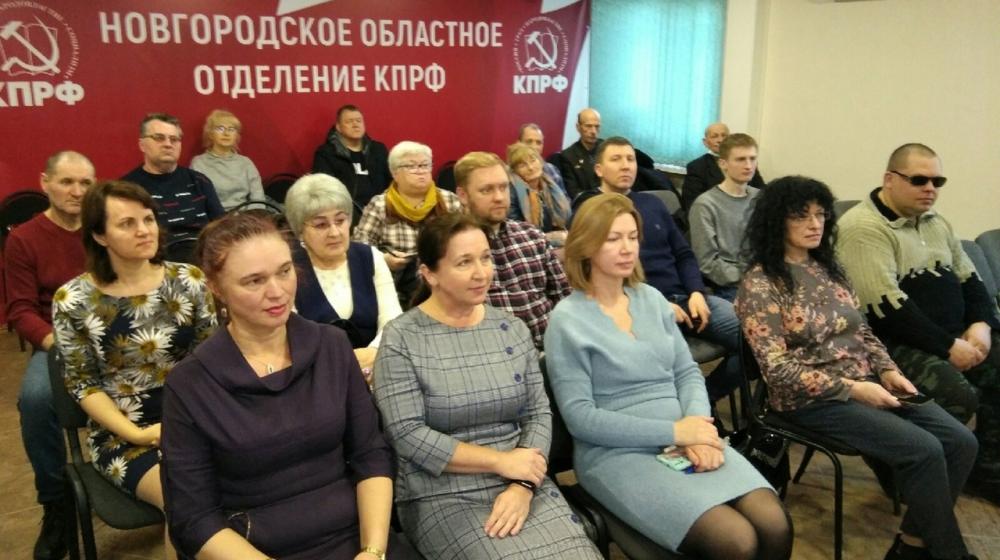 Советник Председателя ЦК КПРФ Маргарита Образцова в Новгородском областном отделении КПРФ провела партийный семинар по работе в социальных сетях