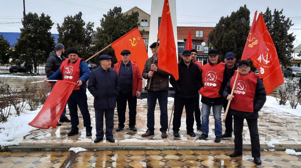 Дагестан. В Кизилюрте коммунисты провели патриотический автопробег