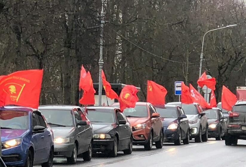 Новгородские коммунисты провели патриотический автопробег в поддержку российской армии "За мир без нацизма"