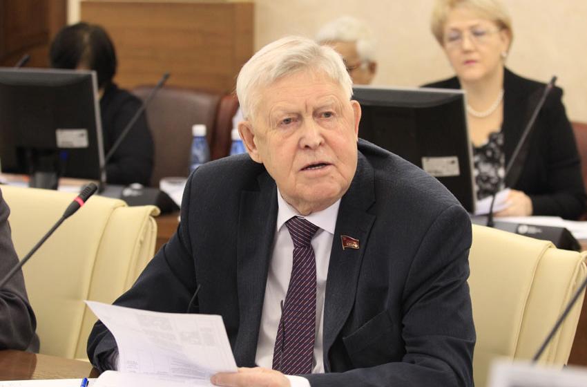 Республика Якутия. Лидер местных коммунистов Виктор Губарев выступил на совещании по вопросу строительства атомных станций