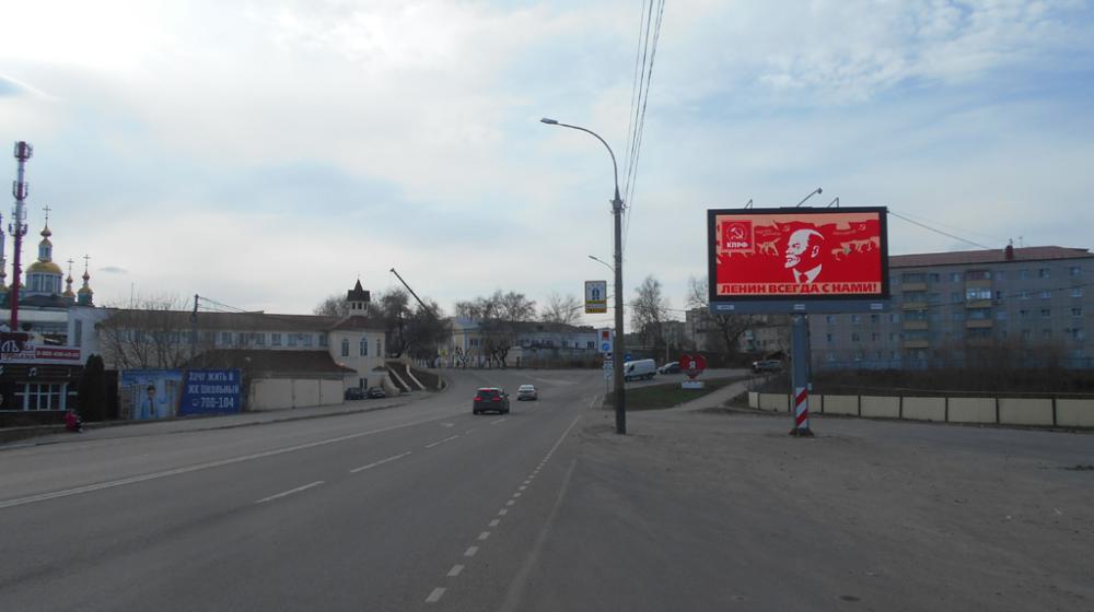 Коммунисты разместили в Тамбове баннеры с портретом В.И. Ленина