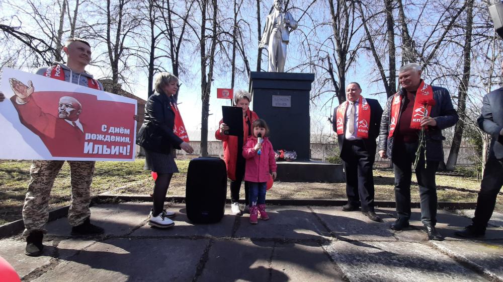 В Костроме состоялись возложения цветов к памятникам Ленину
