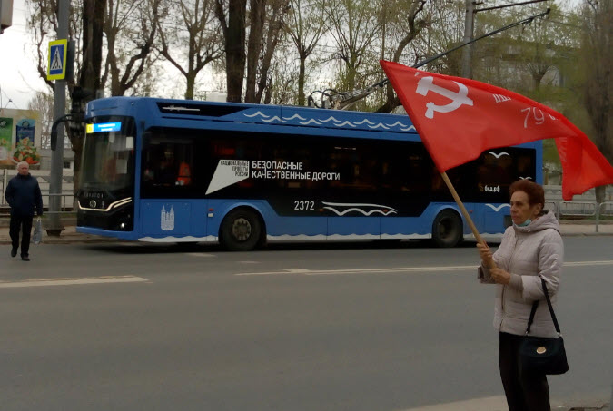 Саратовская область. Коммунисты предложили сменить российский триколор на флаг СССР