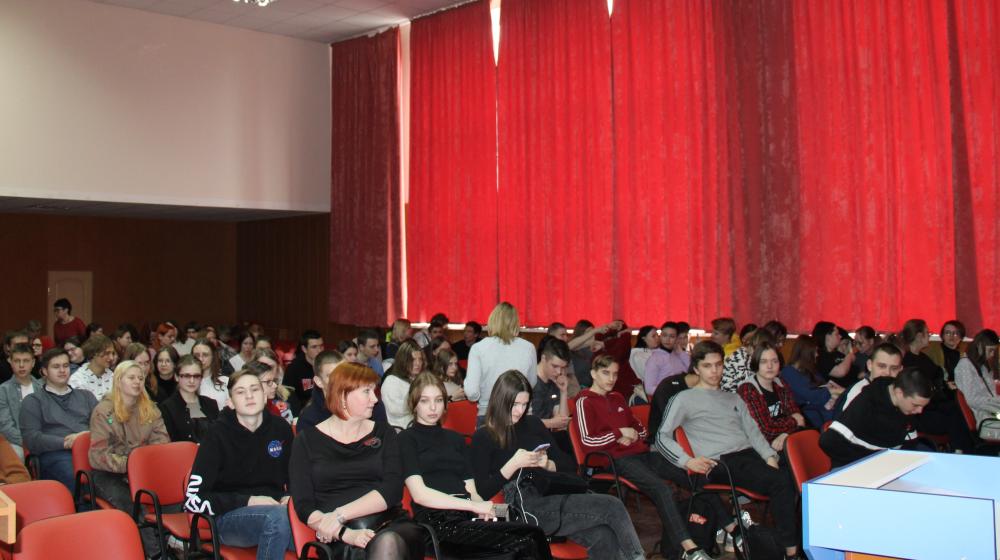 В Рязани депутаты-коммунисты провели патриотический киноурок со студентами колледжа