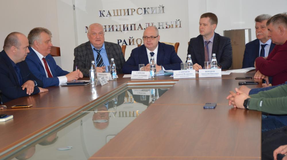 Воронежская область. Вопросы продовольственной безопасности обсудили с каширскими аграриями депутаты от КПРФ Сергей Гаврилов и Андрей Рогатнев