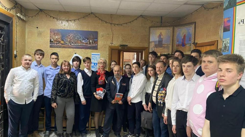 Новосибирская область. Активисты женского движения «Надежда России» проводят уроки мужества