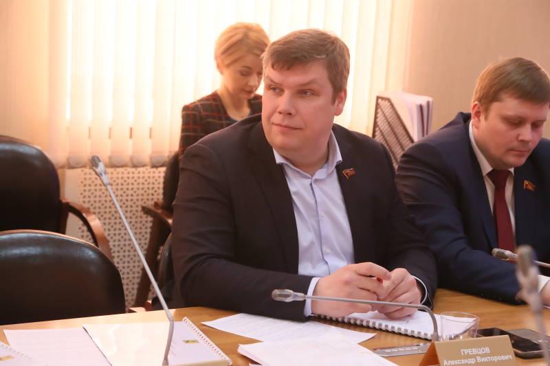 Архангельская область. На сессии городской Думы главе Архангельска предложили использовать в работе Программу КПРФ «Двадцать неотложных мер для преображения России»